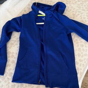 Women’s blue Nike therma fit hoodie